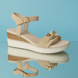 SANDALIA CUÑA BEIGE PARA MUJER DE PIEL SINTETICA LOB FOOTWEAR 57705018